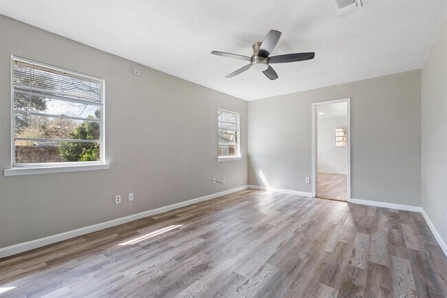 Building Photo - 1106 Hackberry Dr