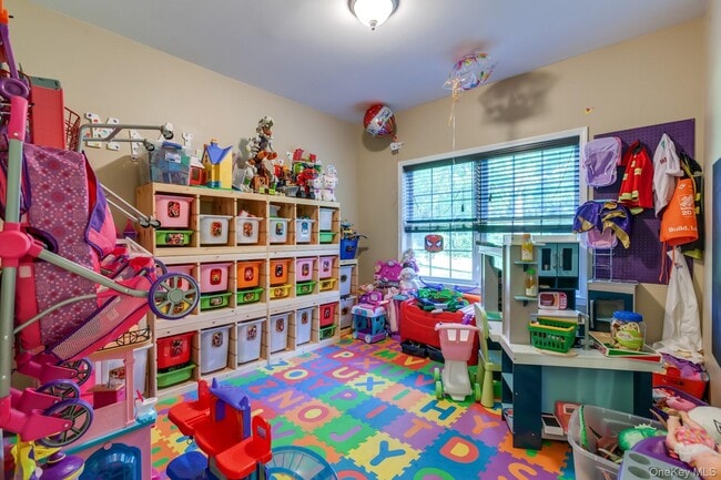 Building Photo - 16 Primrose Ln