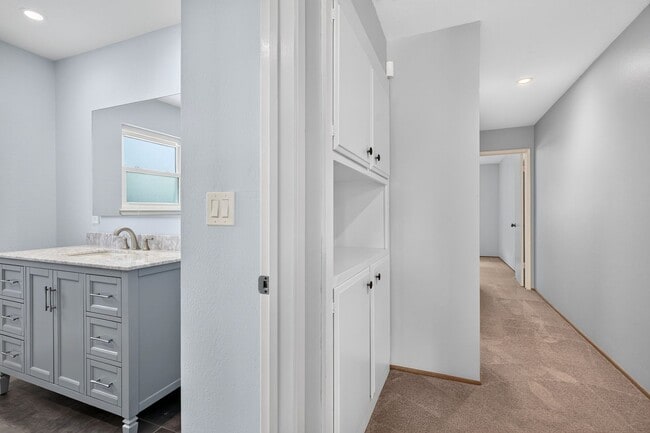 Building Photo - Beautifully Updated Single-Story 4BR Ranch with Designer Finishes & Spacious Fenced Yard!