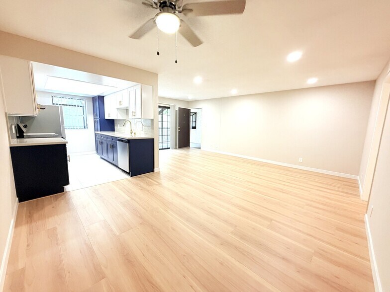 Building Photo - 620 E San Jose Ave