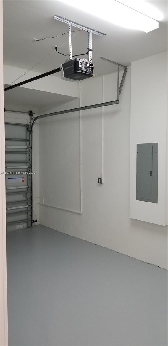 Building Photo - 10429 SW 118th Ave