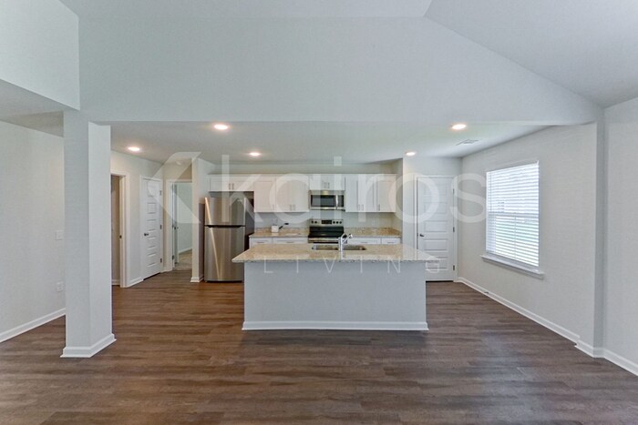 Building Photo - 204 Redwood Ct