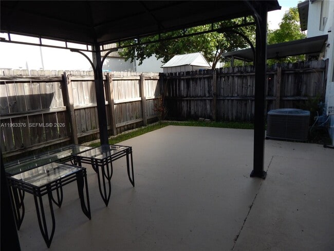 Building Photo - 6959 SW 110th Ct