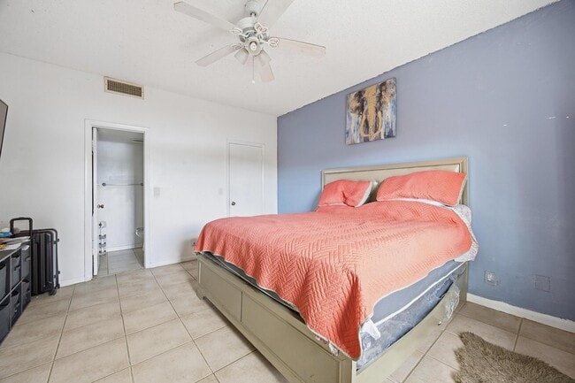 Building Photo - 4102 Waterview Cir