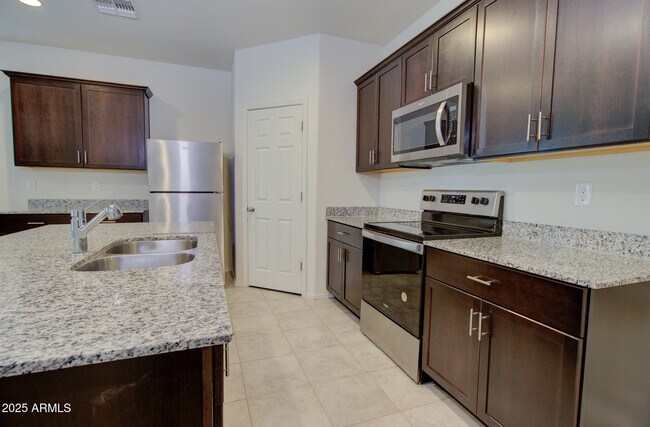 Building Photo - 43833 Yucca Ln