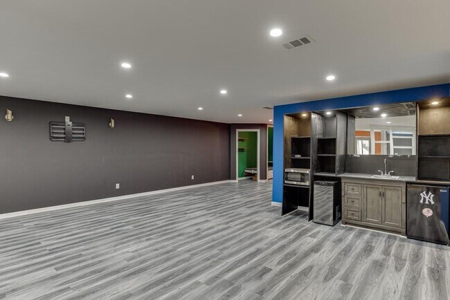 Building Photo - 6925 Fellowship Ln