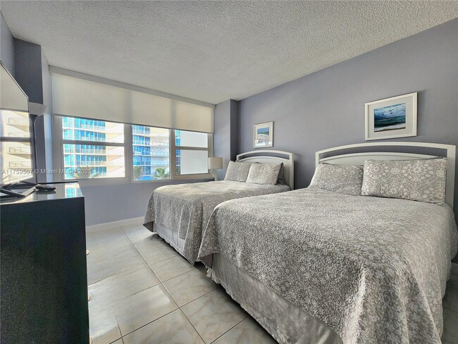 Building Photo - 3505 S Ocean Dr