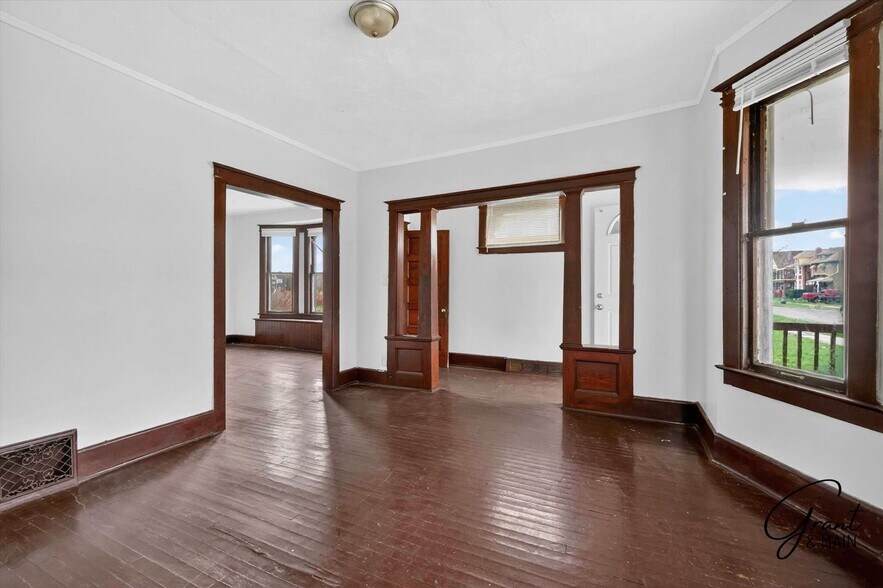 Building Photo - 127/129 W. Buena Vista - AIS-HASE LLC