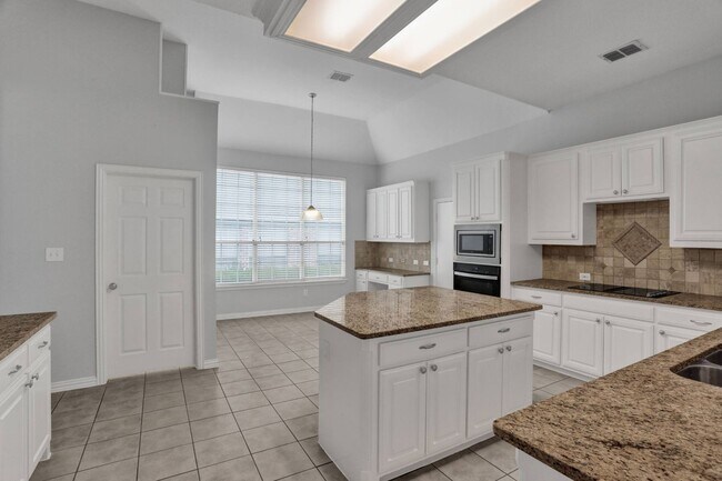 Building Photo - West Allen Beauty.  Ready to GO