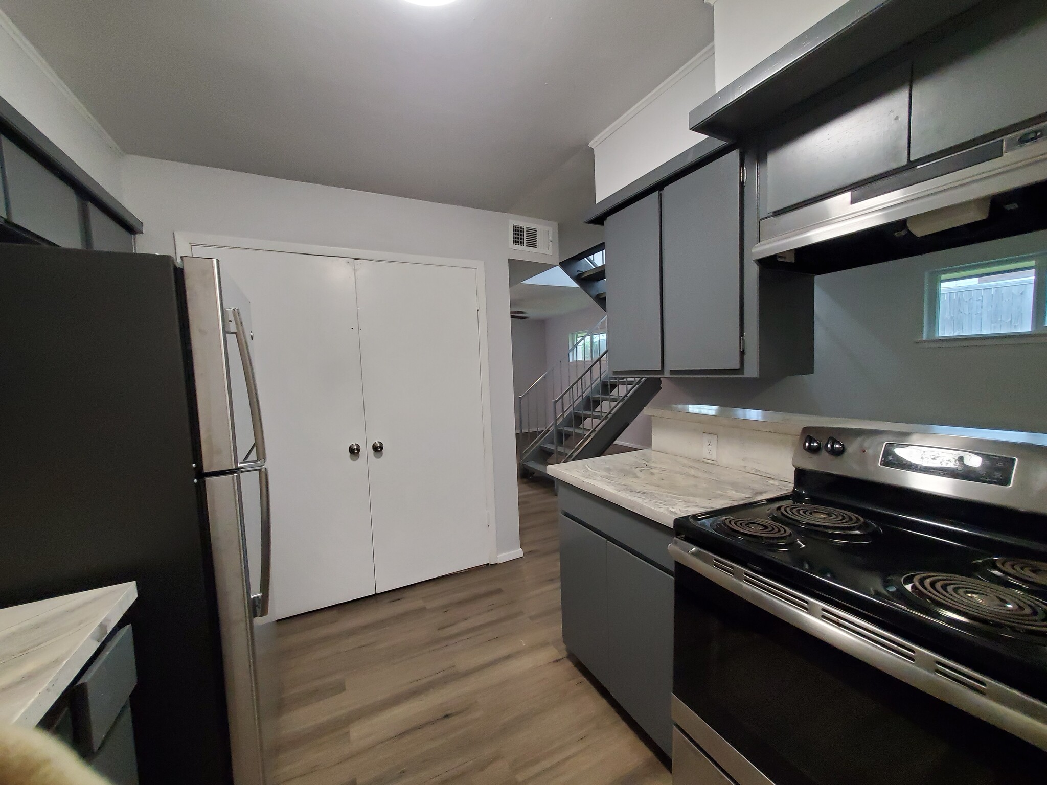 Building Photo - 6333 -6339 Granbury Rd,