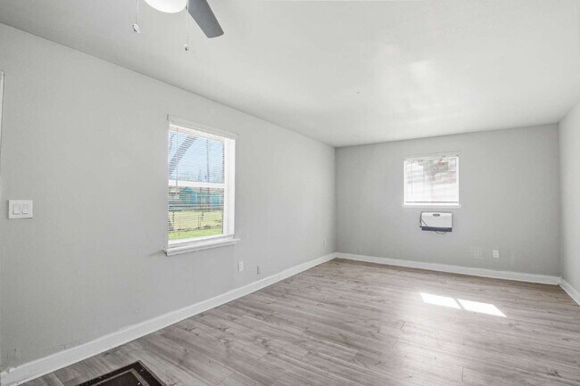 Building Photo - 6318 Laramie St