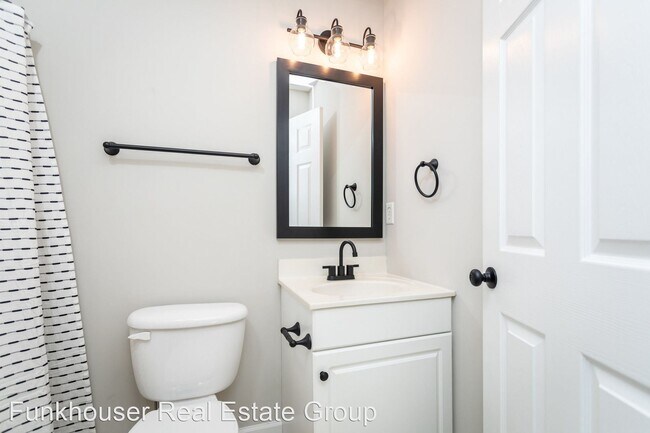 Building Photo - 2 br, 2.5 bath House - 835 Camelot Lane