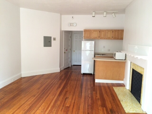 Building Photo - 1077 Beacon St