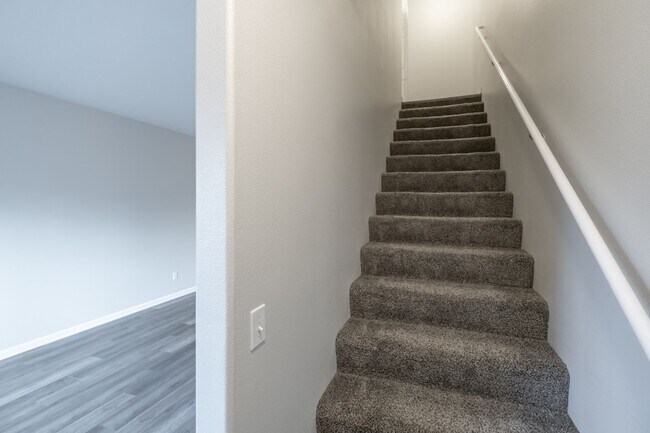 Building Photo - Stylish 2-Bedroom Condo Near OSU – Spaciou...