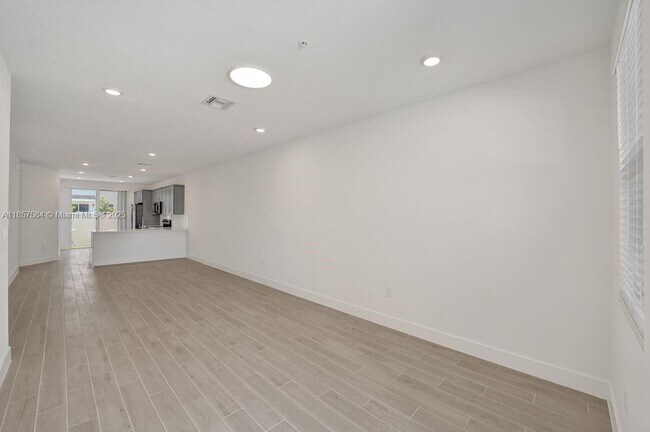 Building Photo - 133 SW 171st Ave
