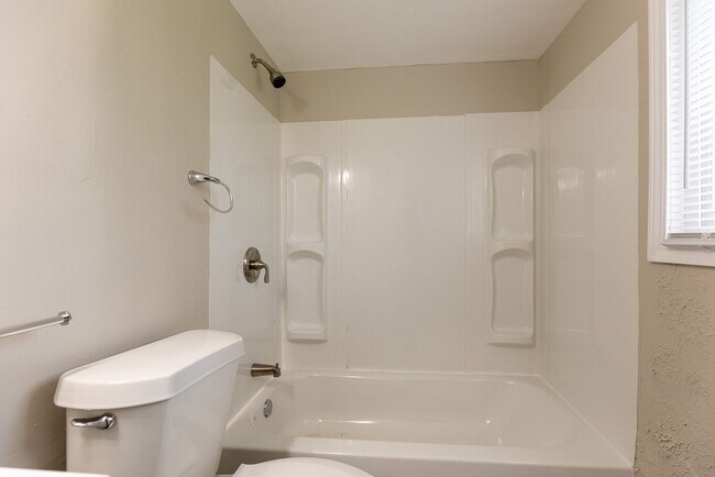 Building Photo - 564 Marquette Dr