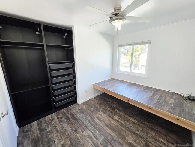 Building Photo - 2230 Ledgeview Ln