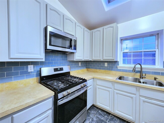 Building Photo - 3080 Middletown Rd