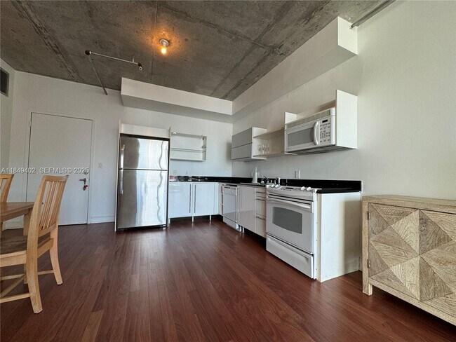 Building Photo - 690 SW 1st Ct