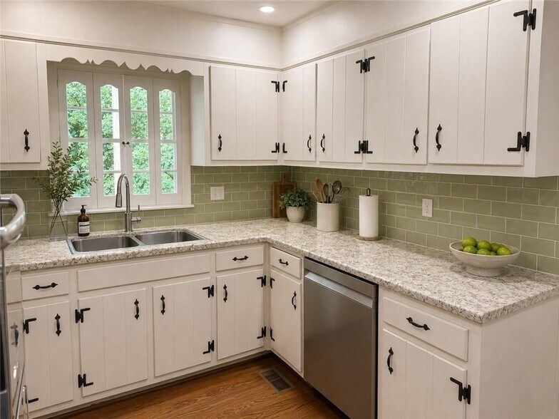 Building Photo - 505 Forest Hills Dr