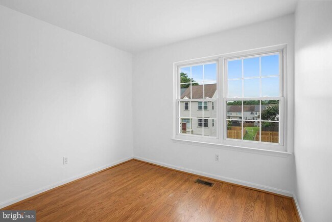 Building Photo - 423 McDaniel Dr