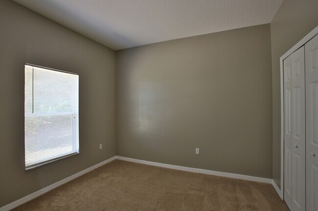 Building Photo - 13 Zoeller Ct