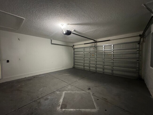 Building Photo - Spacious 4-Bedroom Home with 3 Full Baths in Whispering Trails – Pet Friendly!