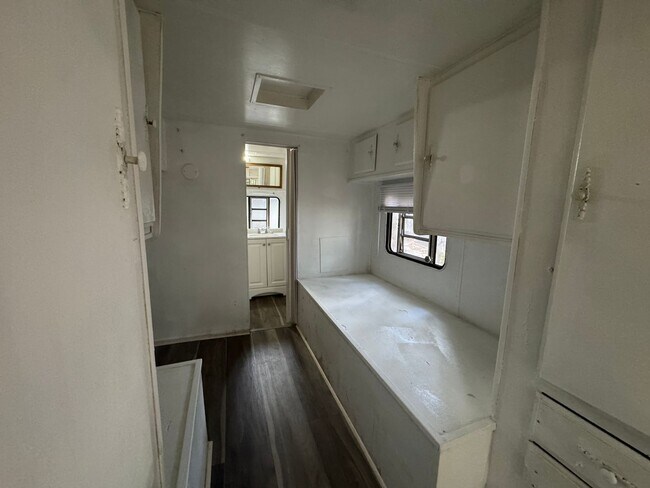 Building Photo - 3000 Clarcona Rd