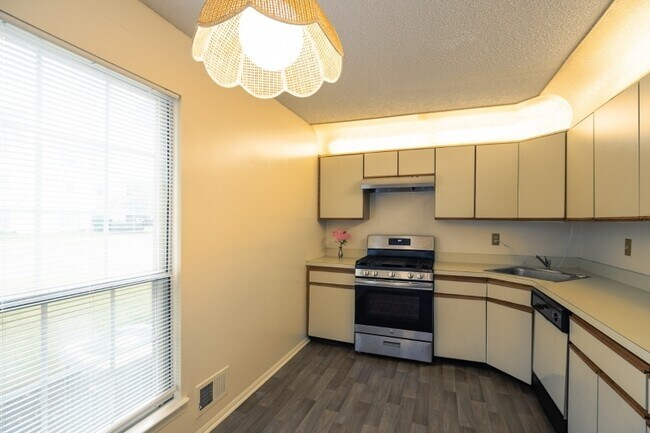 Building Photo - 361 Hadleigh Ln