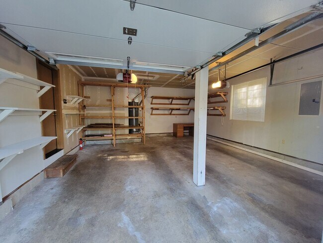 Building Photo - Newer 2 story 1761 sq ft 3 bedroom, 2 1/2 bath home with 2 car garage