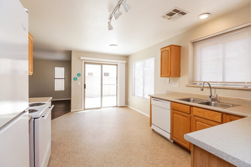 Building Photo - 12925 W Holly St