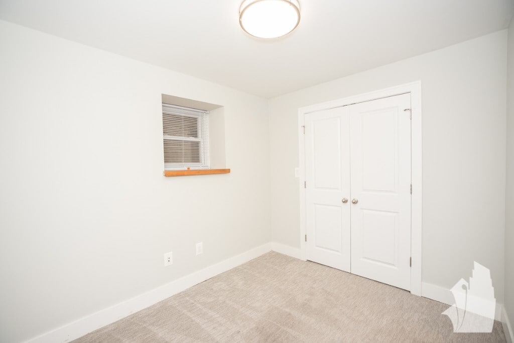 Building Photo - 2326 N Southport Ave