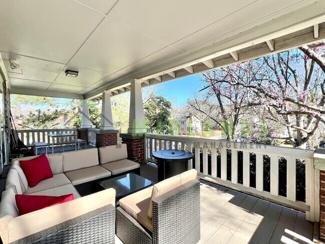 Building Photo - 2417B Clark Street