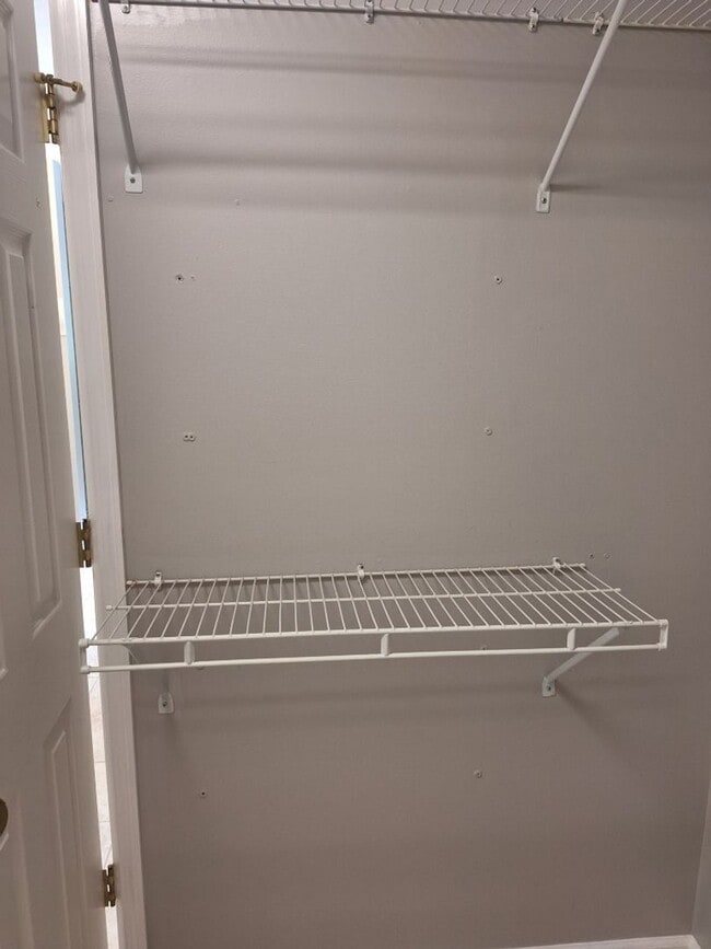 Building Photo - 4bd/3 bath located in desirable neighbor in Fox Den Subdivision in West Knoxville