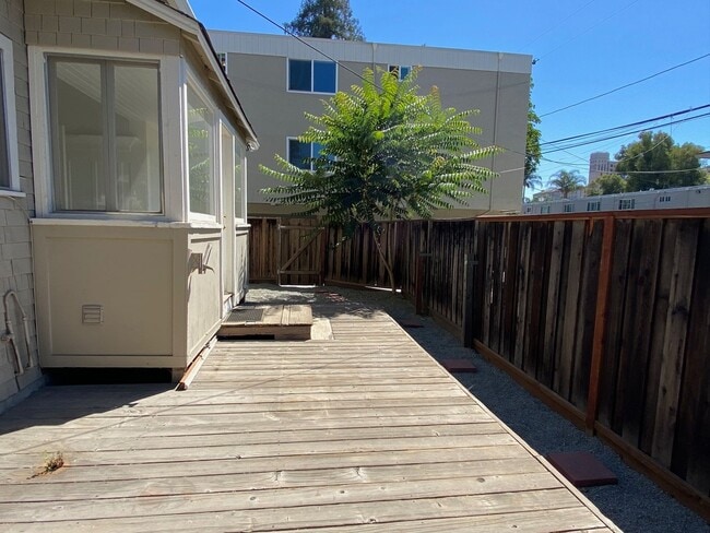 Building Photo - Charming & Bright 3 Bedroom 1 Bathroom Home Walking Distance to SJSU