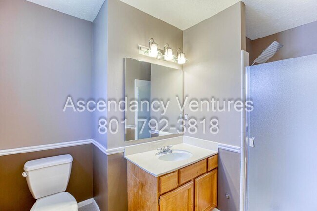 Building Photo - 706 Buzianis Way