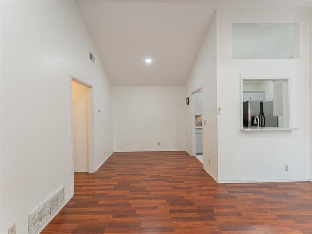 Building Photo - 513 Essex Pl