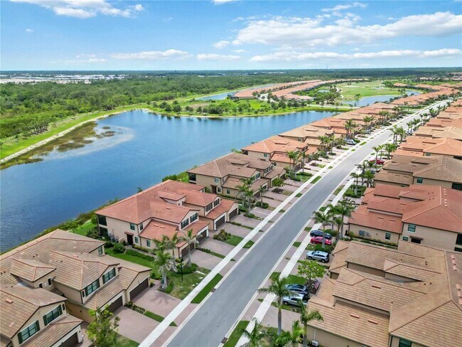 Building Photo - 10805 Tarflower Dr