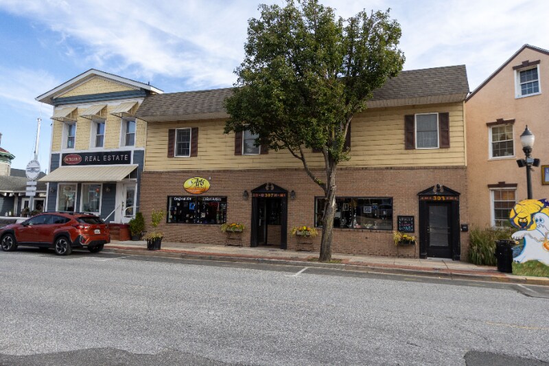 Primary Photo - 303 St John St