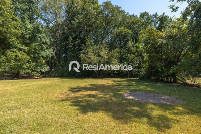 Building Photo - Charming 3-Bedroom 2 bath available now