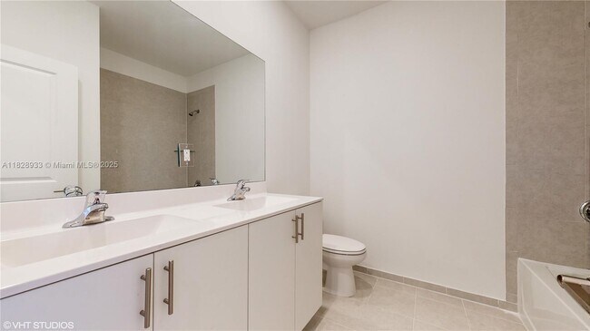 Building Photo - 10004 SW 231st Ln