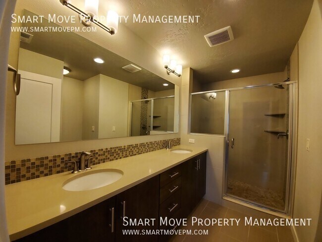 Building Photo - Executive East Boise Townhome on the Green...
