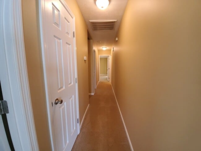 Building Photo - 102 Kennedy Dr