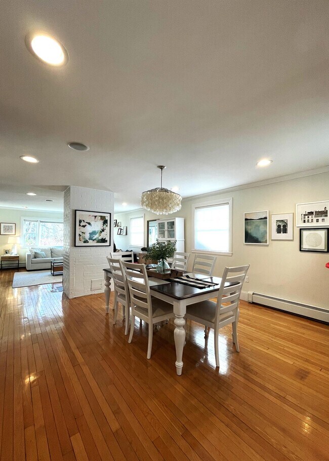 Building Photo - 36 Burroughs St