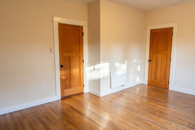 Building Photo - 4Bd/2.75Ba Seattle House