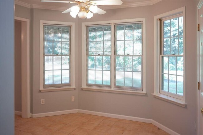 Building Photo - 385 Sweet Ivy Ln
