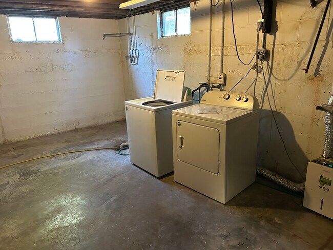 Building Photo - 237 N 2nd St