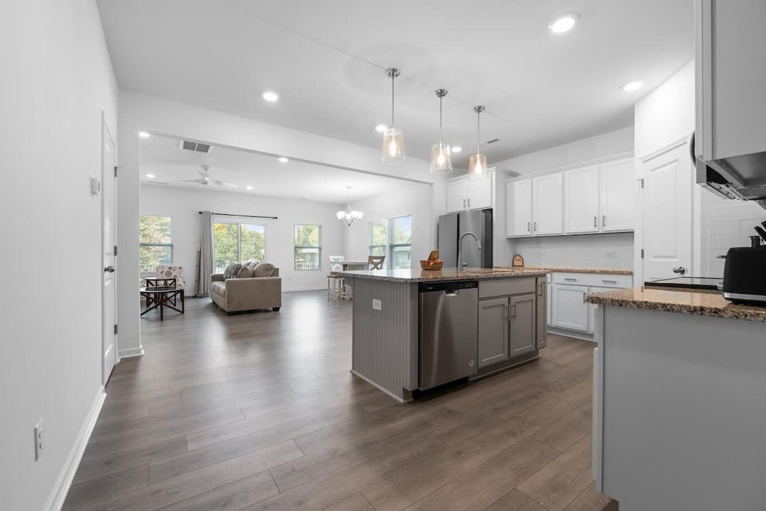 Building Photo - 2 Saltford Ln