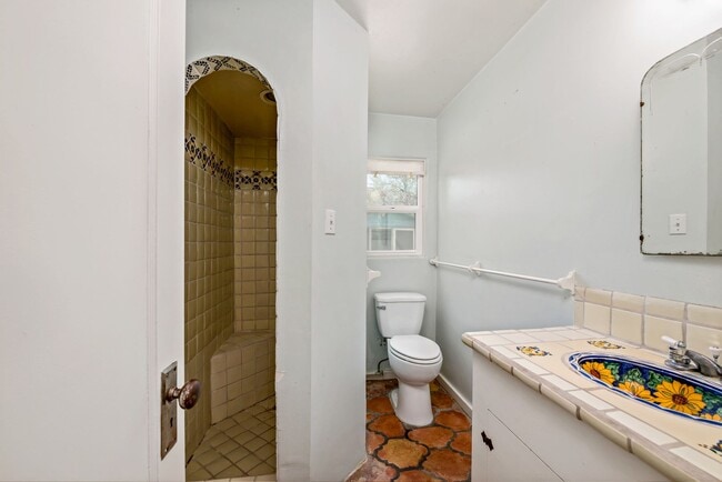 Building Photo - PRE-LEASE for AUGUST 2026 - Sam Hughes Bungalow