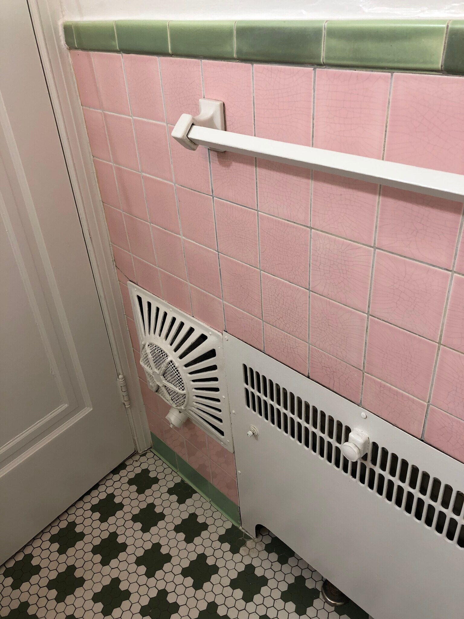 Building Photo - 735 Lincolnway E